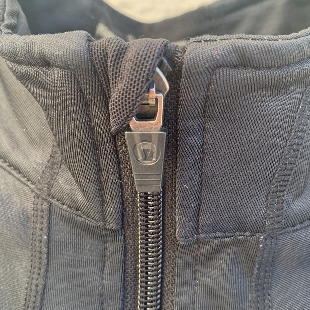 Lululemon Mesh Define Jacket - Picture 4 of 15